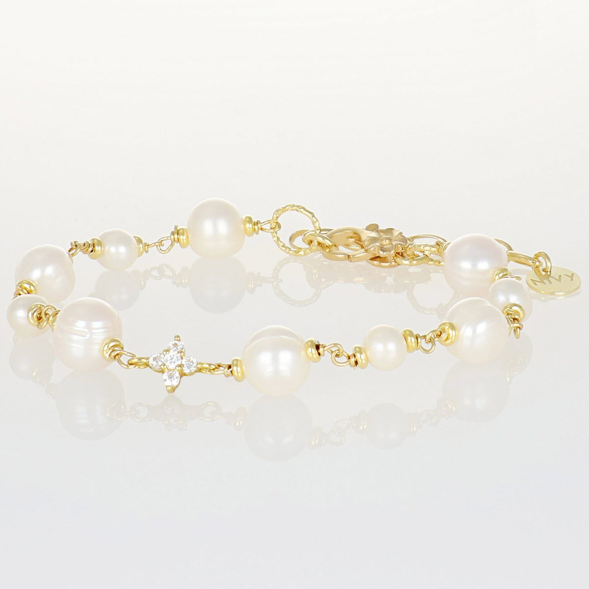 Bracciale Nara NIVY con catena diamantata e perle di fiume